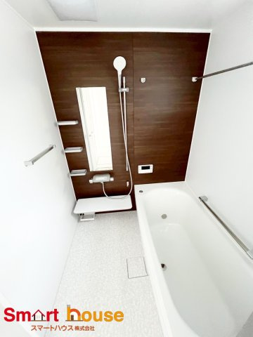 相模原市緑区東橋本　新築全12棟の浴室|一日の疲れを癒してくれる場所なので快適に過ごしていただく為にゆったりサイズのバスタブを用意しました。