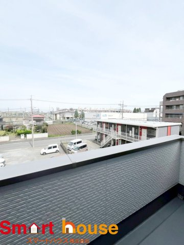 相模原市中央区小町通　新築2棟の洋室|大きな窓からたっぷりの日差しが降り注ぐ明るい室内です！目覚めの良い健康的な朝を迎えられそうですね♪ 