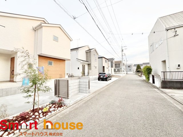 相模原市緑区原宿南1丁目　新築全7棟の前面道路含む現地写真|お住まいの前面道路が広いと駐車が楽になり、陽当たりも遮られないので明るく居心地の良いお家になります♪