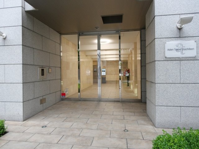 大阪市西区立売堀３丁目の賃貸マンションのエントランス