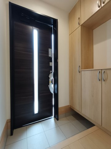 三郷市　東町　新築戸建　　全1棟の玄関|シンプルで使いやすい玄関です
