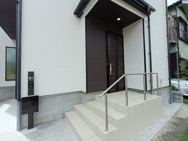 三郷市　東町　新築戸建　　全1棟の玄関|玄関です