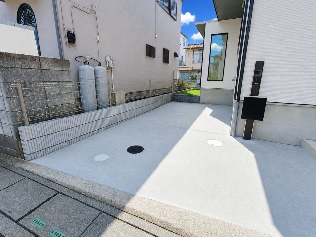三郷市　東町　新築戸建　　全1棟の駐車場|車をお持ちの方に嬉しい駐車場付きの物件です