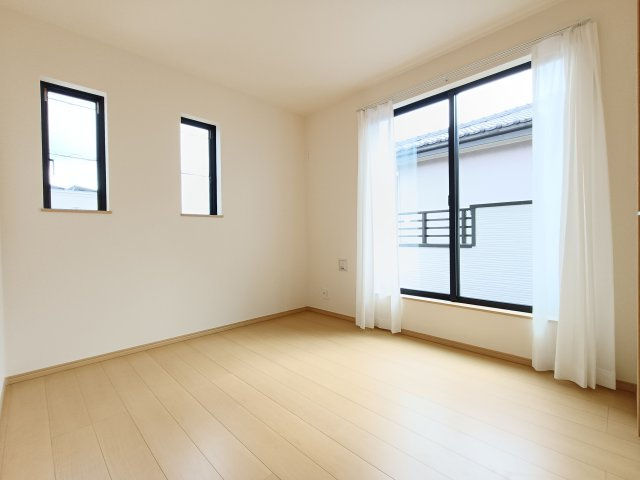 三郷市　東町　新築戸建　　全1棟の洋室|ゆったりした洋室です