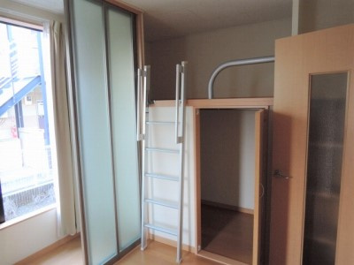 レオパレス稲荷前の寝室