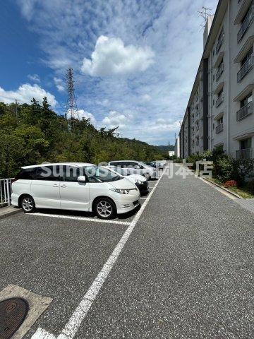 渦ケ森コーポ13号棟の駐車場|駐車スペースもあります