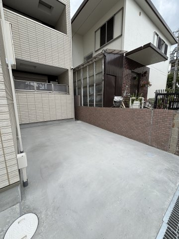 CASA　CALMA上野口の駐車場