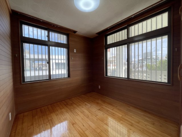 宜野湾１丁目　戸建ての洋室