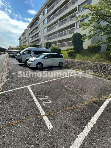 山御影マンションＡ棟の駐車場|車をお持ちの方に嬉しい駐車場付きの物件です