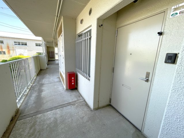 双葉八幡原コーポの玄関