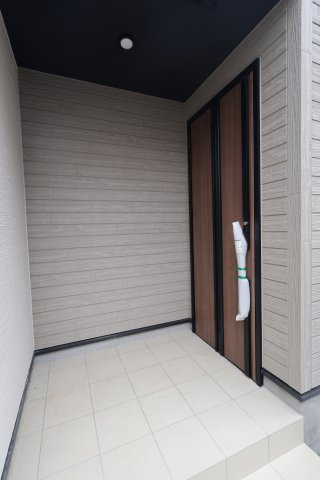 《仲介手数料無料》南区大谷場２丁目5-26新築一戸建てティアラの玄関