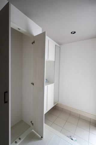 《仲介手数料無料》南区大谷場２丁目5-26新築一戸建てティアラの玄関