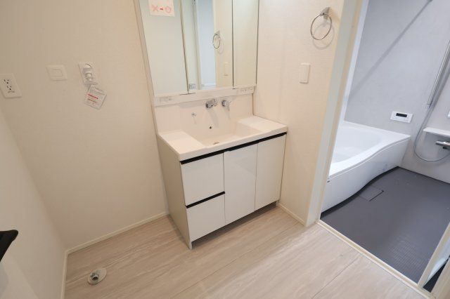 《仲介手数料無料》南区大谷場２丁目5-26新築一戸建てティアラのランドリースペース