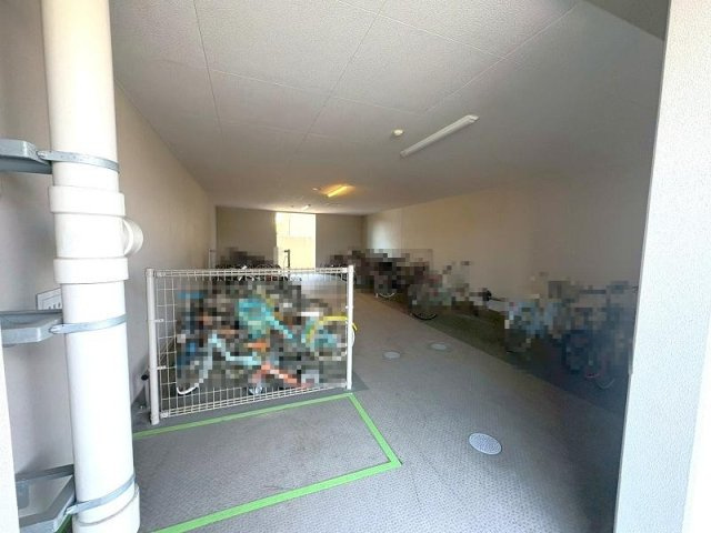 サーパス南久保グランフォートの駐輪場