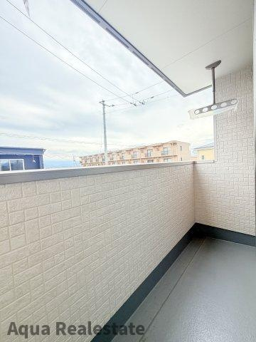 オール電化デザイナーズハウス高松市多肥上町建売⑬のバルコニー|暖かな日差しのふりそそぐバルコニー　※同仕様の施工事例です。