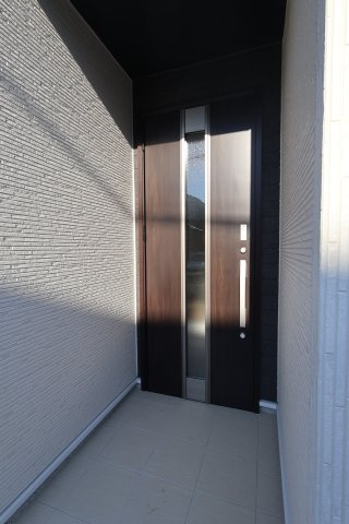 《仲介手数料無料》大宮区寿能町２丁目93新築一戸建てリナージュの玄関