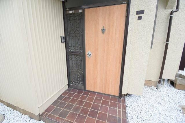 東有馬２丁目戸建の玄関