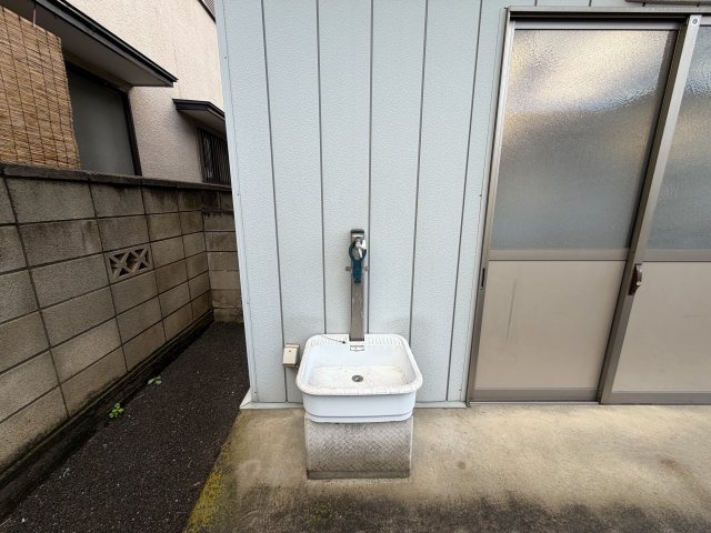 【洗面所】 | 車庫・倉庫を備えた使い勝手の良い物件‼️