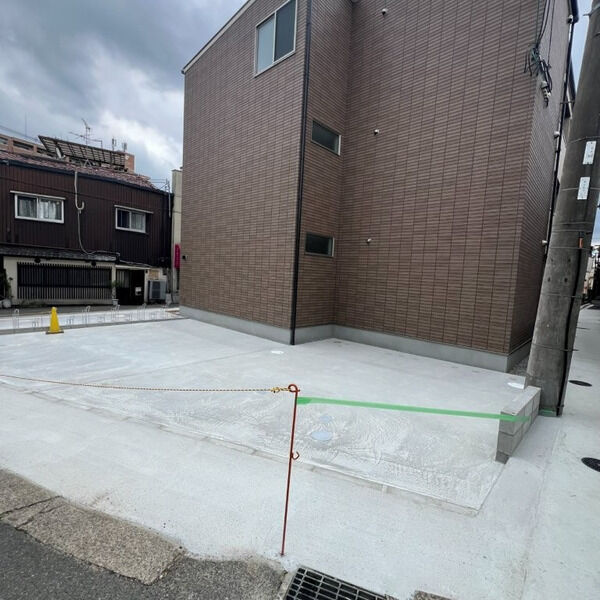 レジーナ本町の駐車場