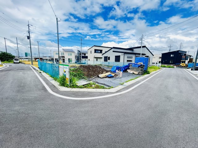 新築　前橋市青柳町　8号棟の前面道路含む現地写真|現地写真　南側接道幅員約6ｍ　西側接道幅員約6ｍ