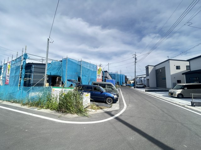 新築　前橋市青柳町　8号棟の前面道路含む現地写真|現地写真　南側接道幅員約6ｍ　西側接道幅員約6ｍ