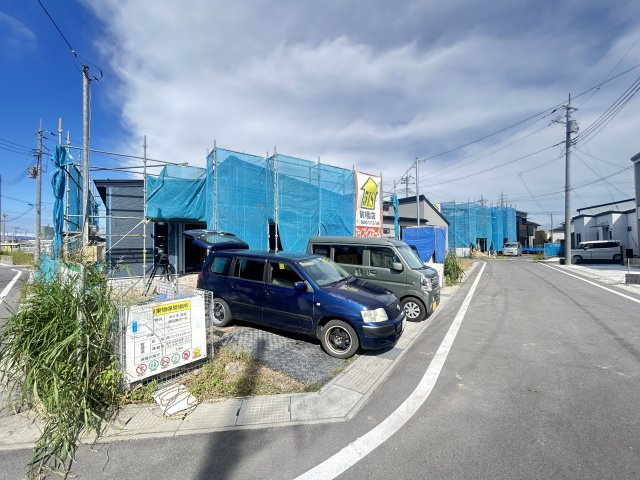 新築　前橋市青柳町　8号棟の駐車場|現地写真　駐車スペースは建物南側に並列2台分可能です！