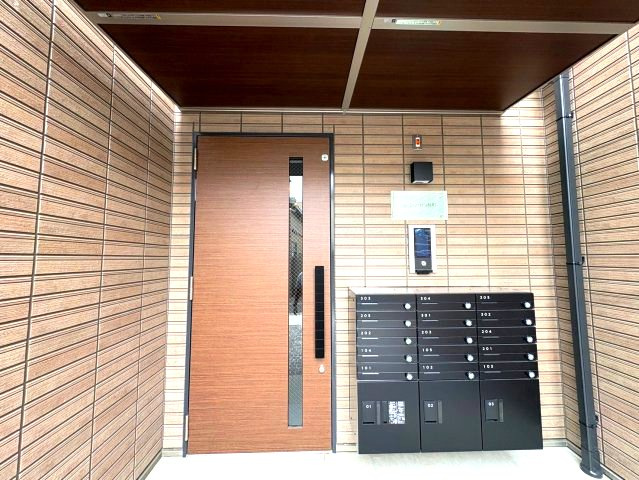 レジーナ本町のエントランス