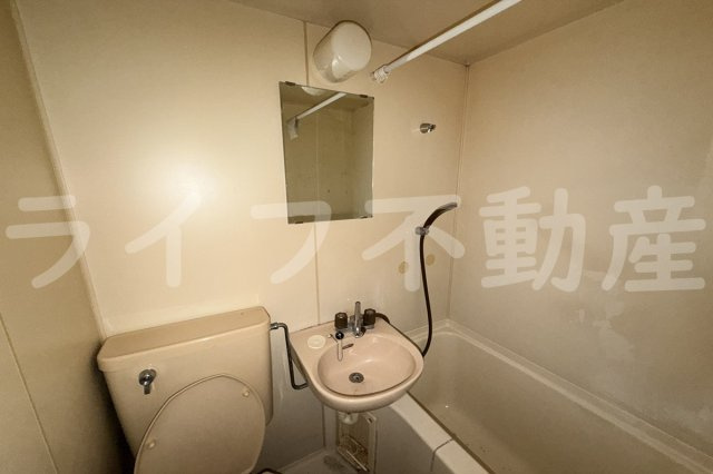 JP小阪の独立洗面台|独立洗面台、朝の身支度には欠かせません