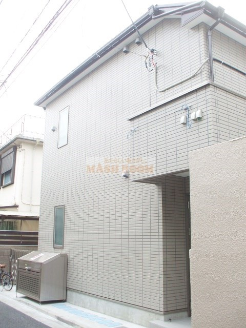 中野区弥生町１丁目のアパートのエントランス
