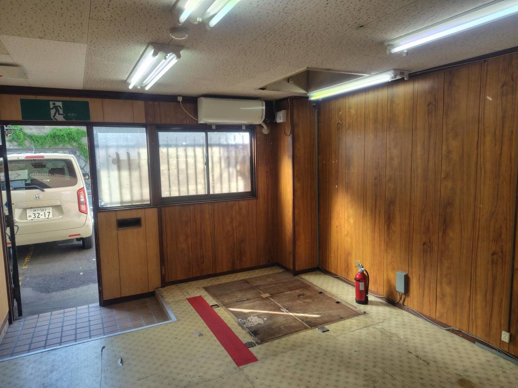 北野町 山麓ハイツ1F 店舗/事務所の玄関