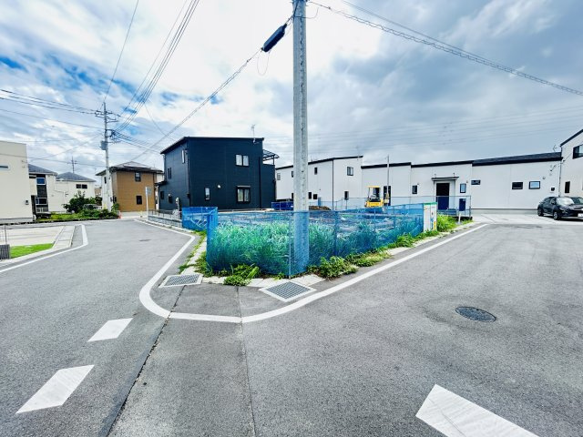 新築　前橋市青柳町　11号棟の前面道路含む現地写真|北側接道幅員約6ｍ　西側接道幅員約6ｍ