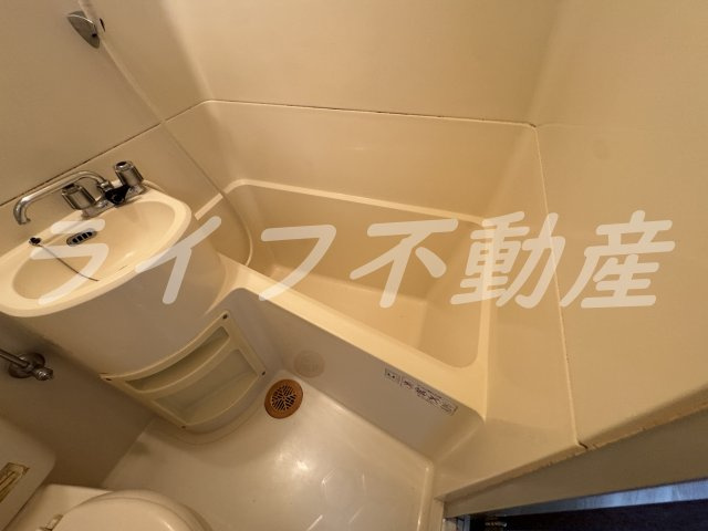 コーポウエスト神路　仲介手数料無料の浴室|落ち着いた空間のお風呂です