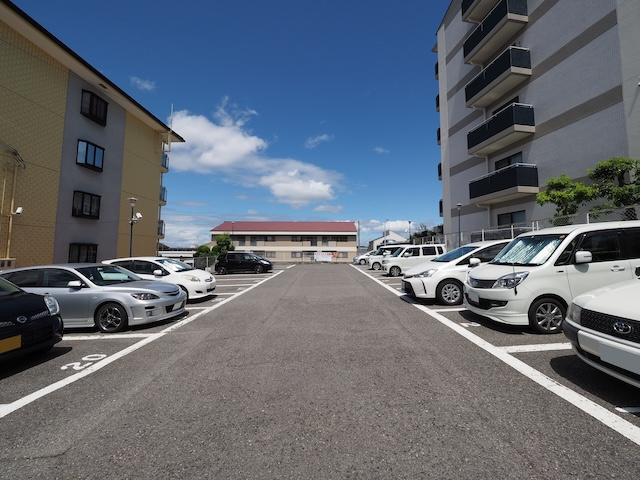 パルシティ伊川谷の駐車場