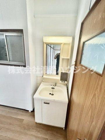 南武庫之荘7丁目一戸建の洗面所