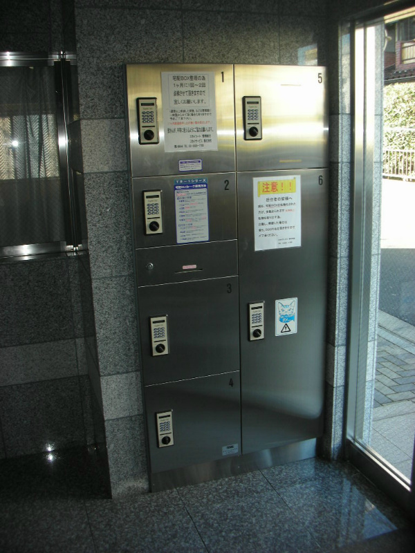 杉並区高円寺南２丁目の賃貸マンションのエントランス