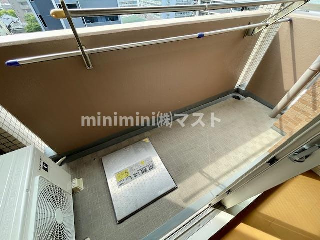 ジュネーゼグラン上本町のバルコニー