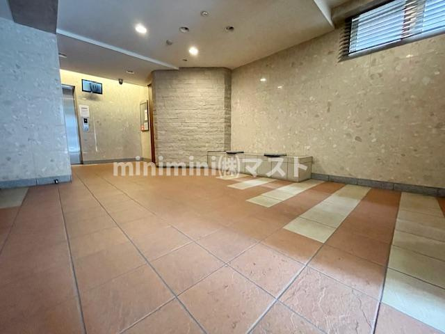 ジュネーゼグラン上本町のロビー