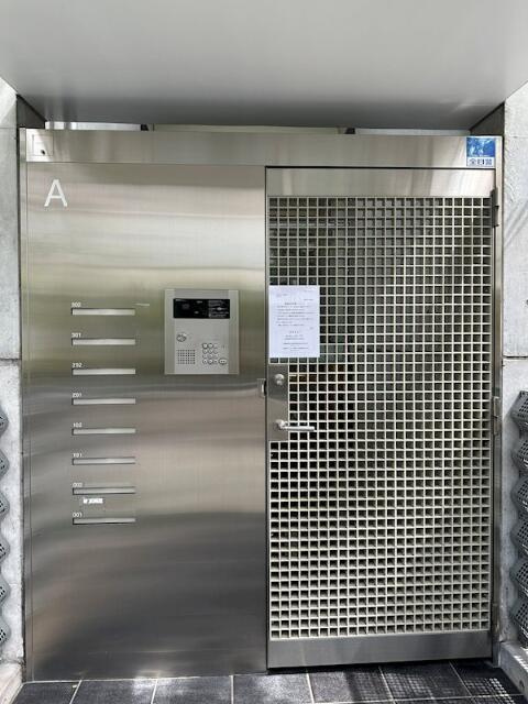 ＺＯＯＭ表参道のセキュリティ|建物入り口