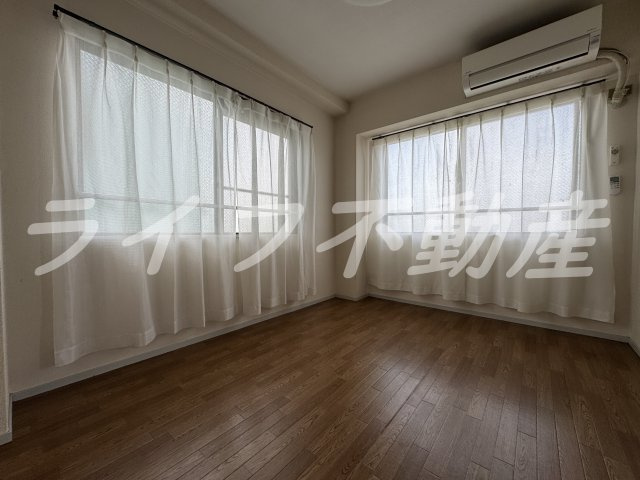 セピアコートの洋室|明るい洋室です