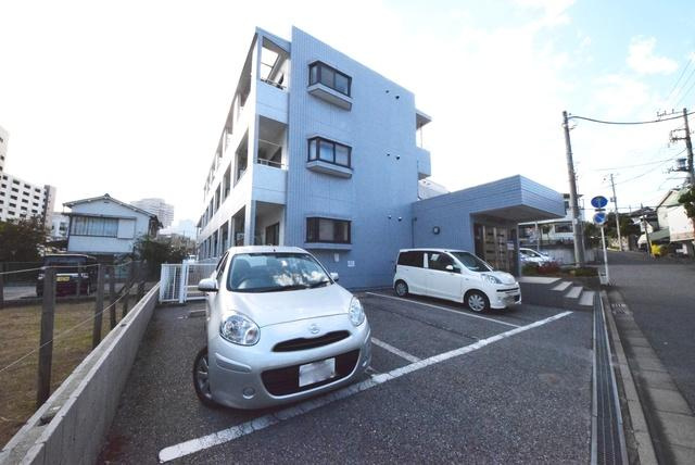 千葉市中央区弁天２丁目の賃貸マンションの駐車場