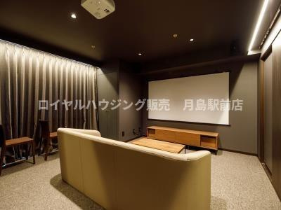 Cinema and Music Lounge（シアタールーム）【Ⅱ 27階】※Ⅱ棟居住者のみ利用可