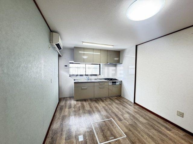 八尾市八尾木北4丁目貸家の居間・リビング