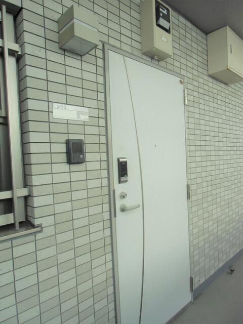 ビータスビル参番館の玄関