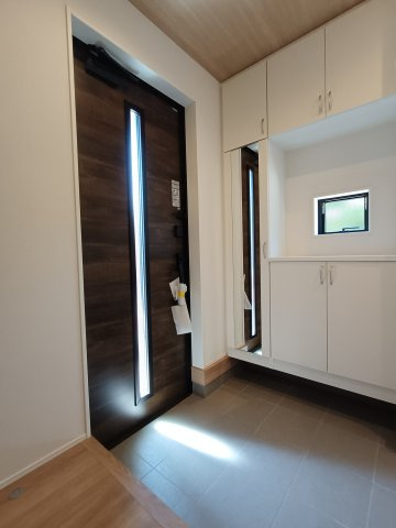 八潮市　西袋　新築戸建　全2棟の玄関|施工例です