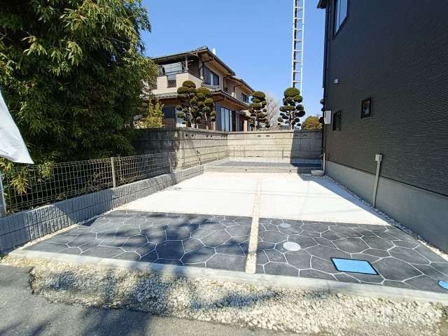 八潮市　西袋　新築戸建　全2棟の駐車場|施工例です