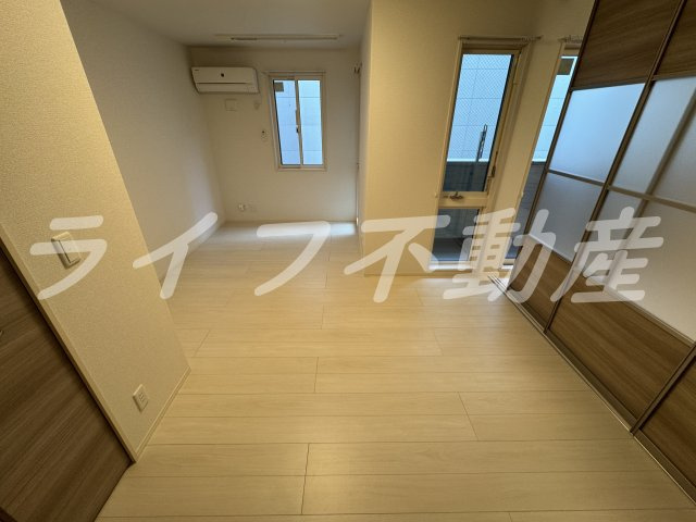 ユニヴェールの内装|明るい色調の室内です