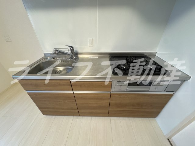 ユニヴェールのキッチン|コンパクトなキッチンで掃除もラクラク