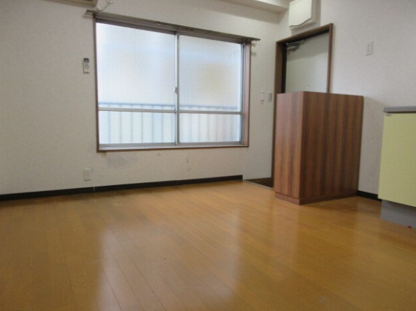 朝日屋ビルの玄関
