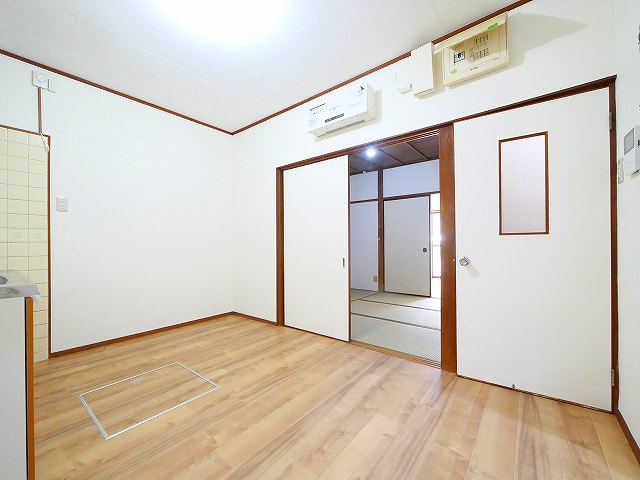南紀寺戸建の洋室|ゆったりした洋室です