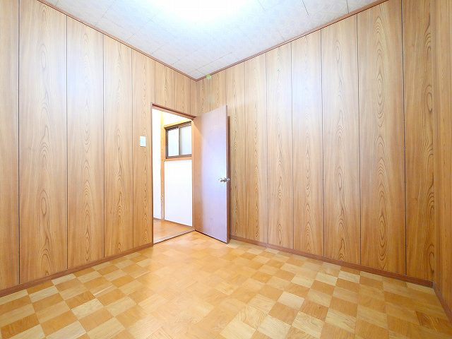 南紀寺戸建の洋室|コンパクトで使いやすい洋室です